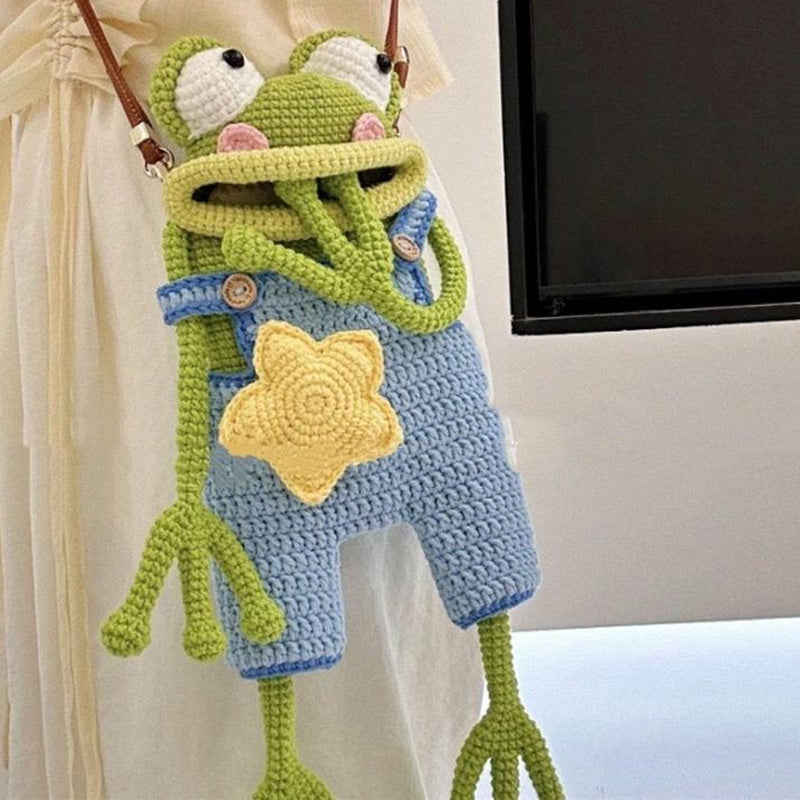 DIY virkad axelremsväska med stor grodmun