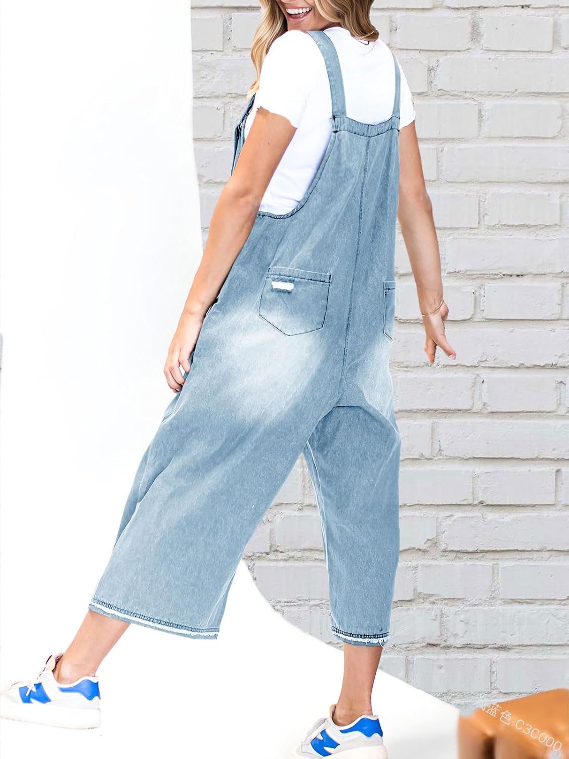 đSISTA DAGENS REA 50% RABATTđSöt, avslappnad jumpsuit med knappar och sliten denim för dam