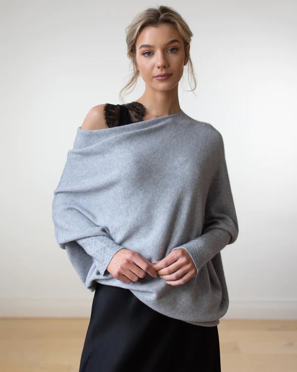 ✨ Kvinnors Asymmetriska Draperade Tröja