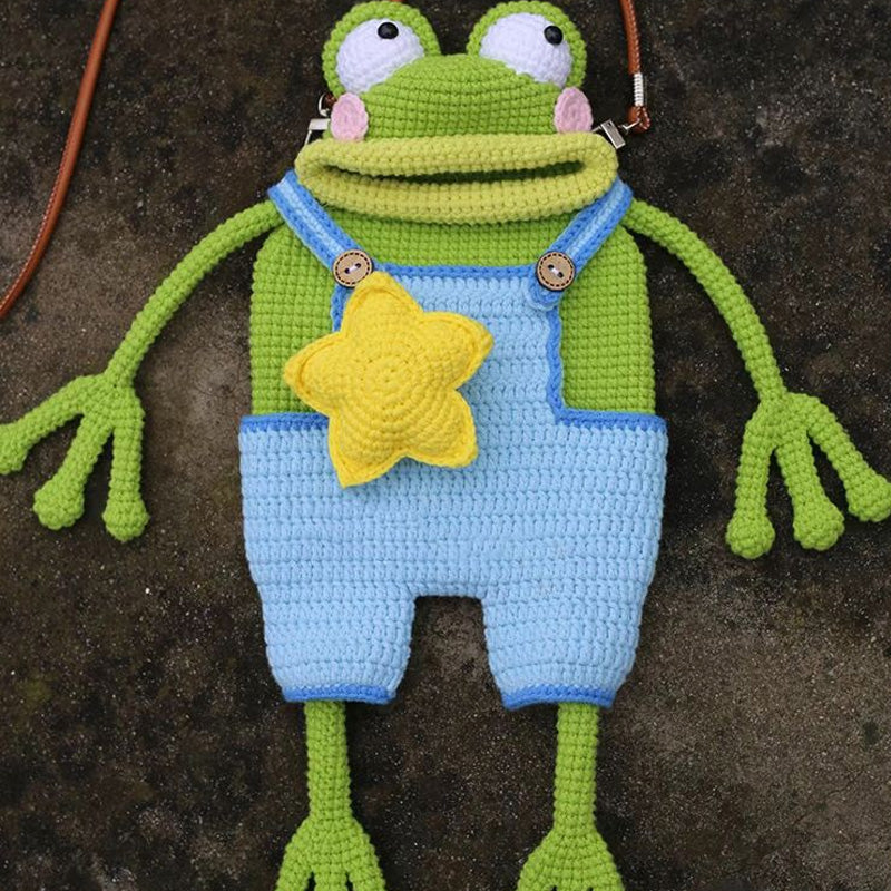DIY virkad axelremsväska med stor grodmun